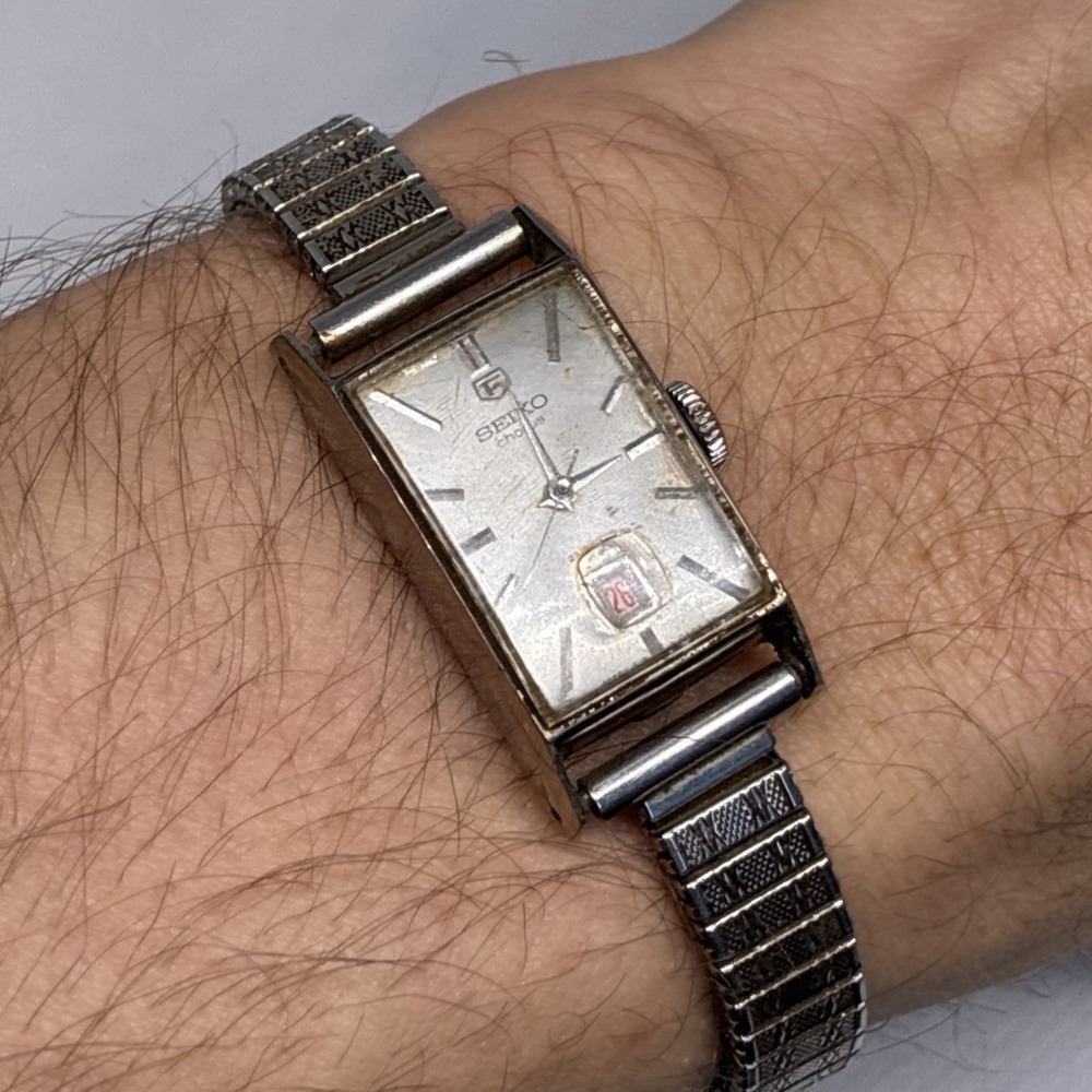 SEIKO 2118-3201 Chorus 23 Jewels Date Woman's Manual winding - Runs!